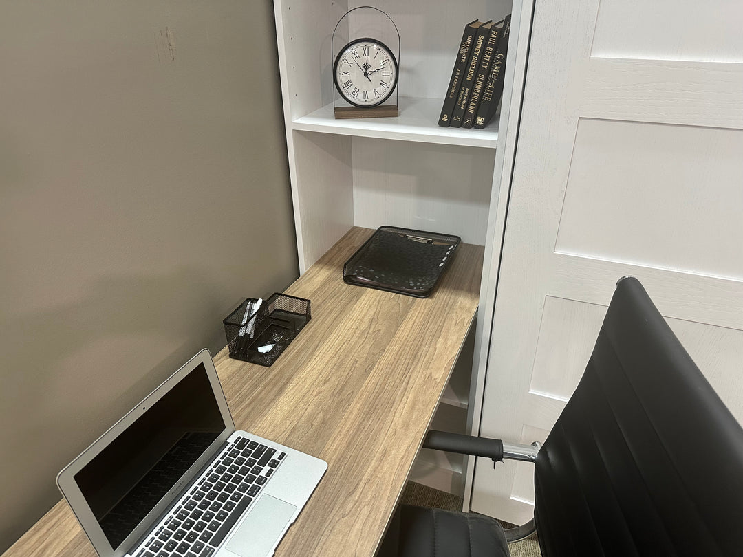 Vertical Queen Oak Painted White Wood Lake View Face - V122 Workstation Package B